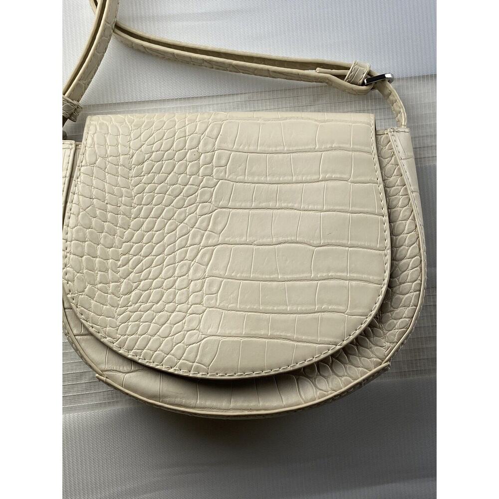 A New Day ANA Ivory Cream Bold Crocodile Texture Saddle Bag Style Purse New Cond